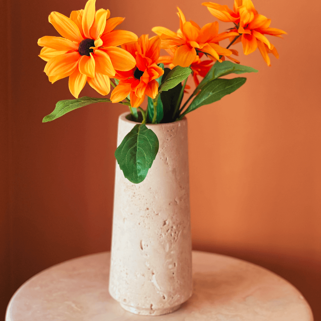 Klassische beige Travertinvase